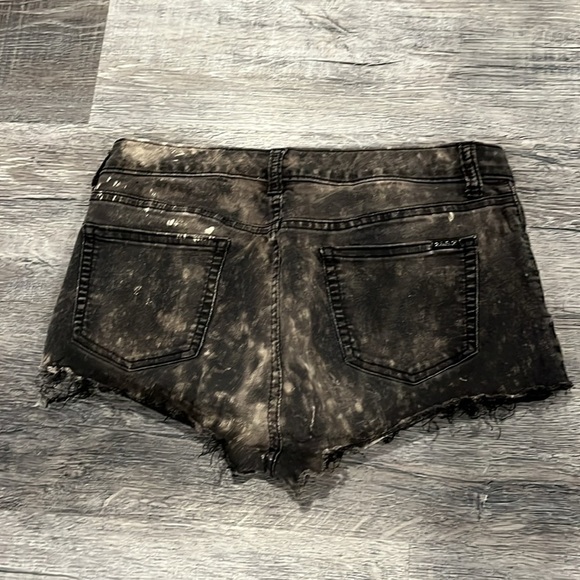 Jennifer Lopez UPCYCLED bleach dyed denim shorts - 8 / 28 - Picture 3 of 5